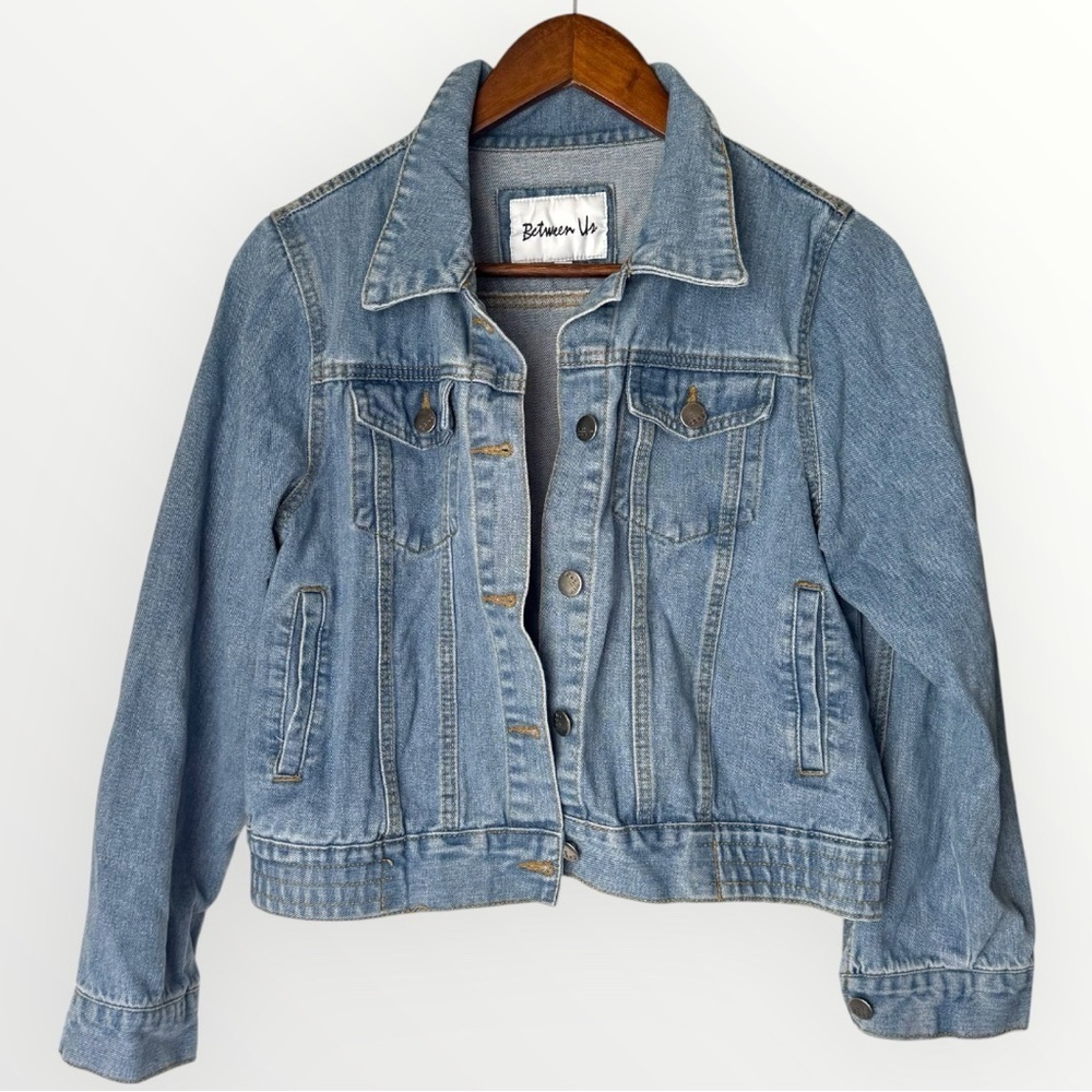 Between Us Denim Jean Jacket Cropped Shorter Fit Size Small Light to Medium Wash